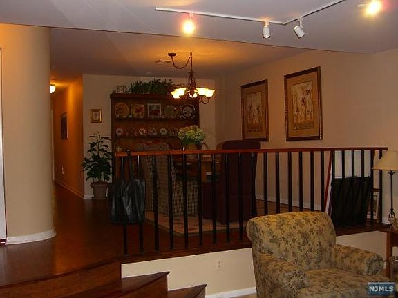 4th image of 5 Alcott Ct #305