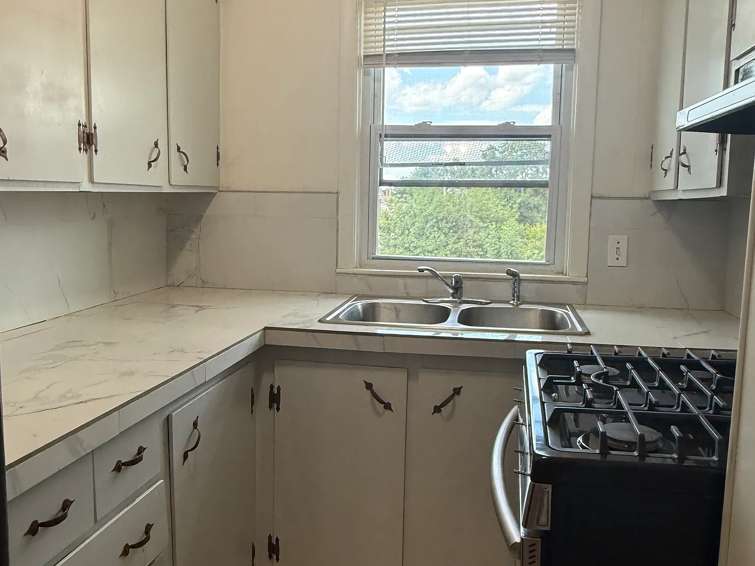 3 bed, $1,800 — Photo 4