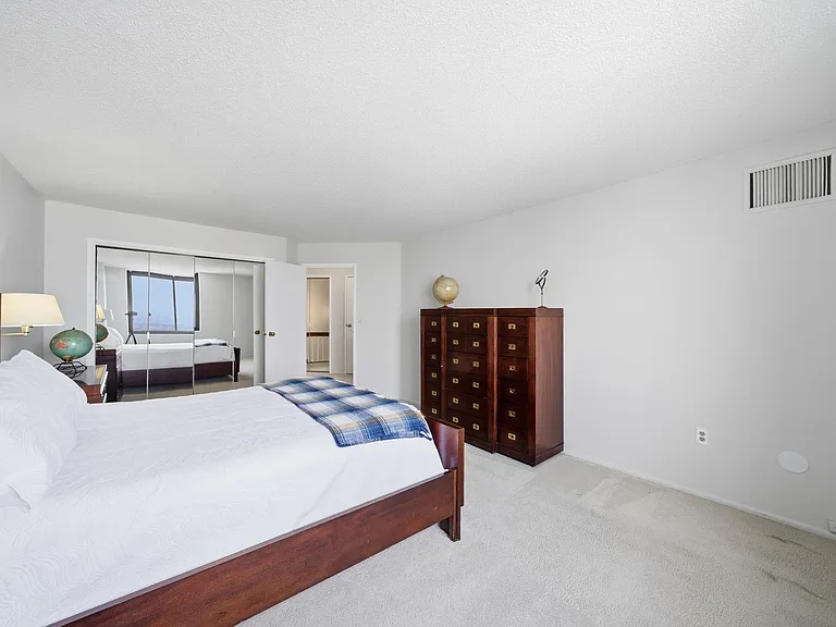 2103 Harmon Cove Tower #2103 — Photo 28
