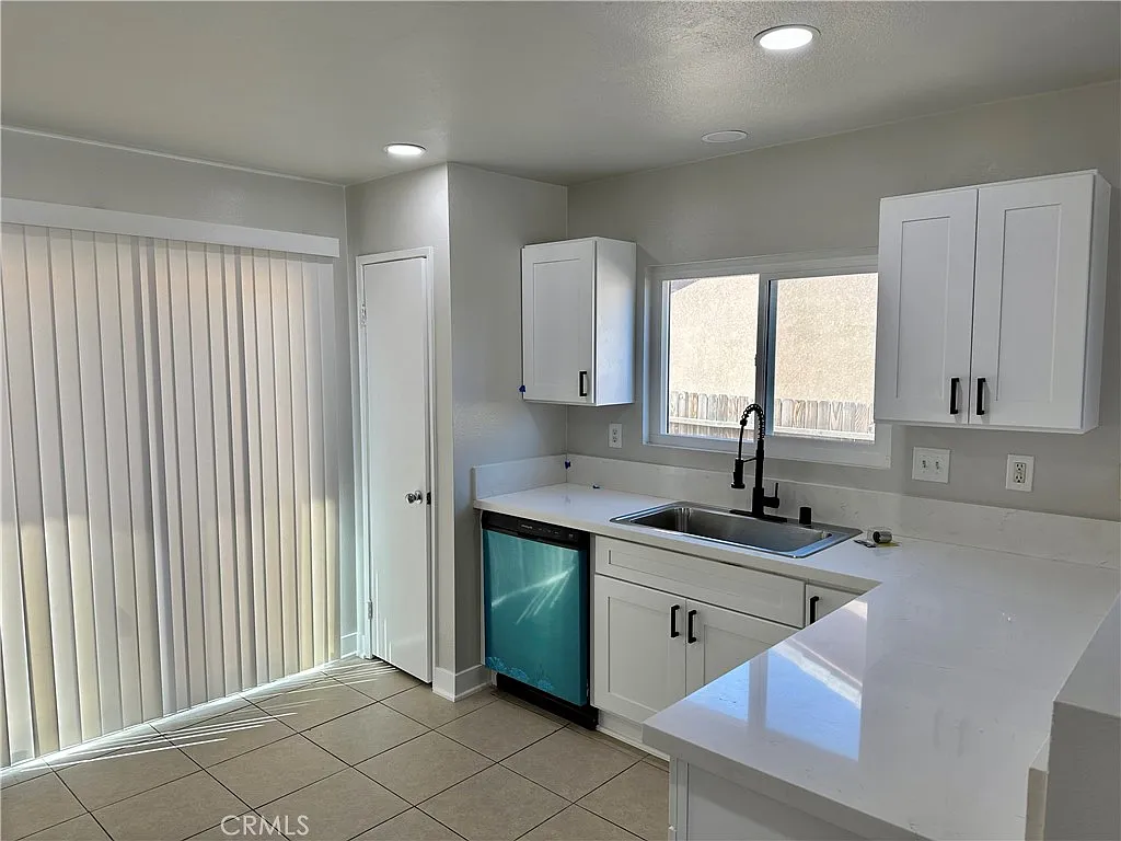 3 bed, 1342 sqft, $2,500 — Photo 1