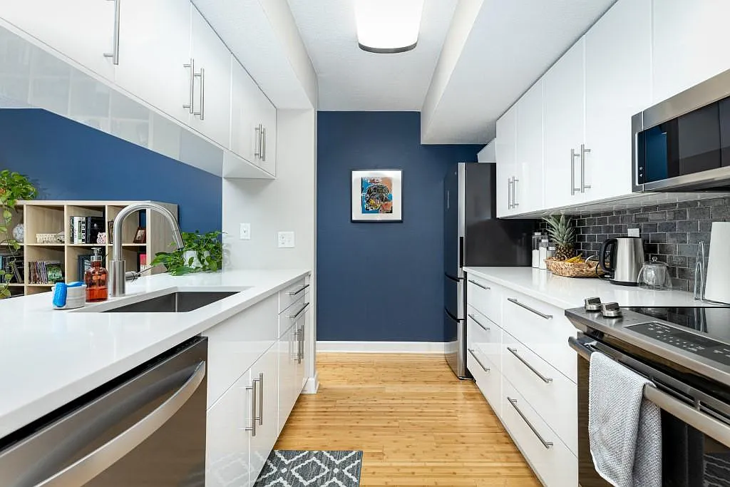 2 bed, 896 sqft, $1,850 — Photo 1