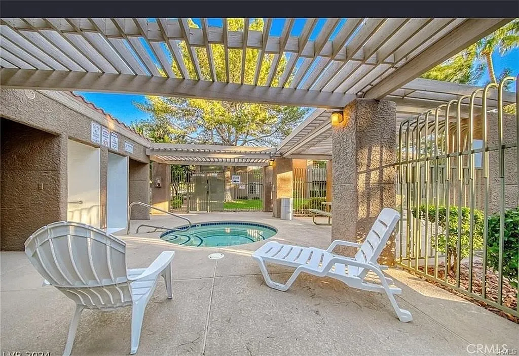 1 bed, 700 sqft, $2,400 — Photo 2