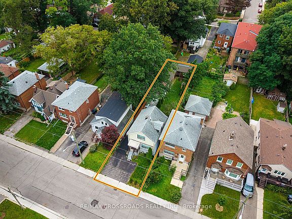 4th image of 36 McDonald Ave