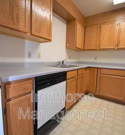 813 W Villard St #78 — Photo 10