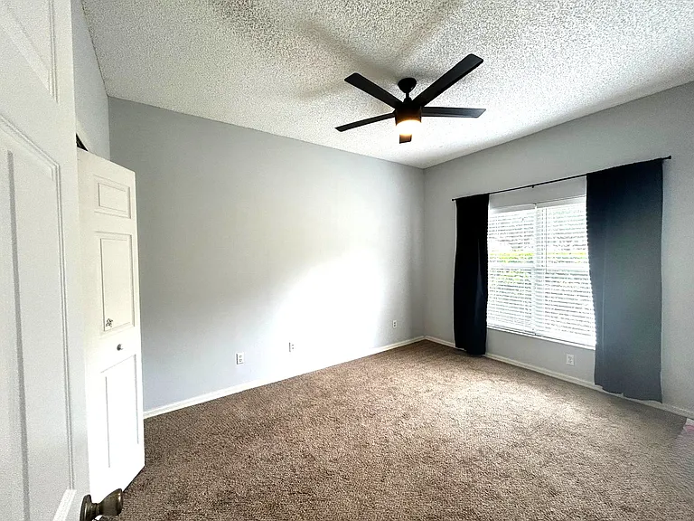 465 Eastbridge Dr — Photo 27