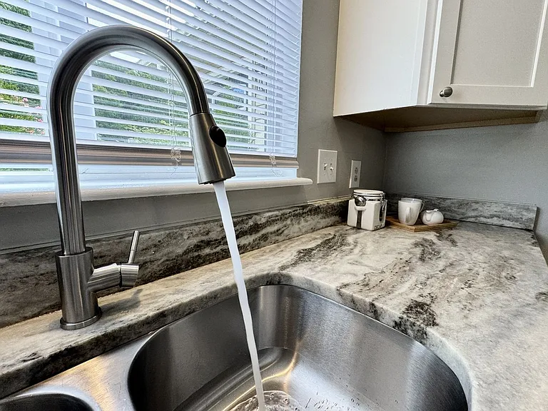 1423 Goldfinch Ln — Photo 16