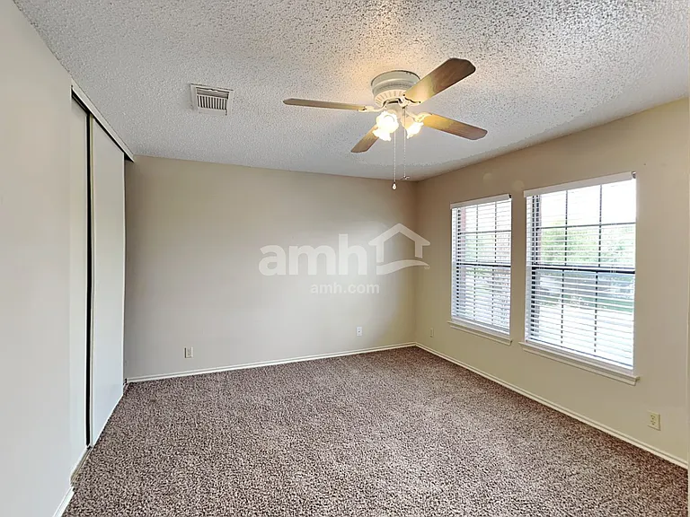 11234 Berkley Sq — Photo 15