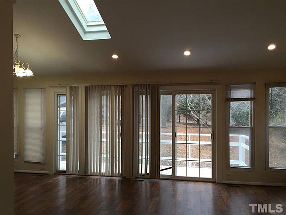 4th image of 2500 Little River Dr