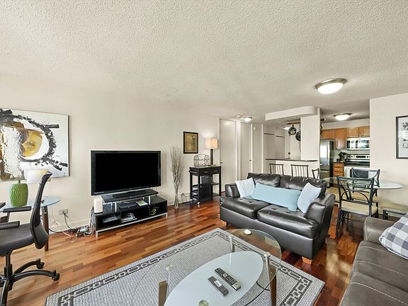 5th image of 30 E Huron St #5400
