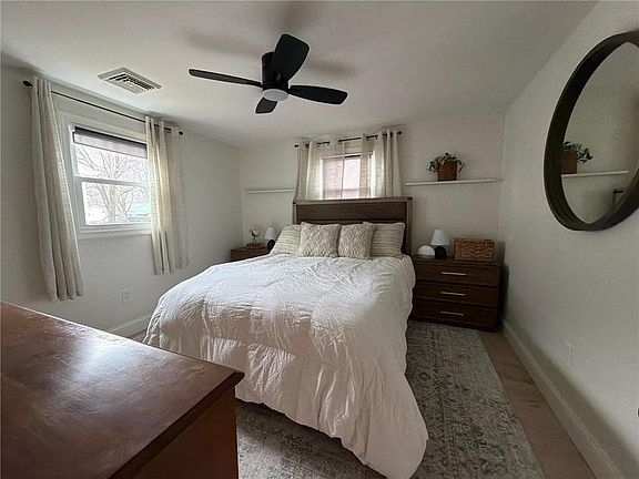 5th image of 15 Rosedale Dr