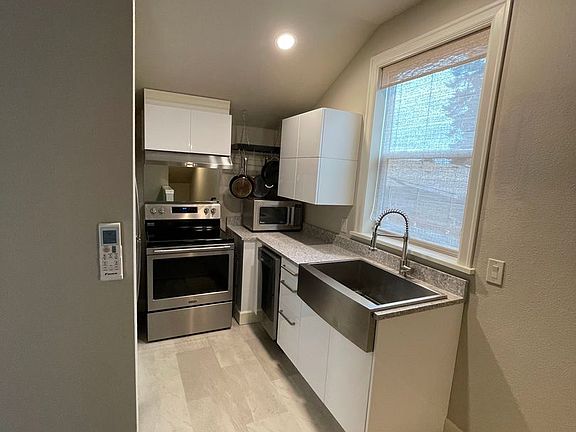 3rd image of 4900 SE Meldrum Ave Unit B