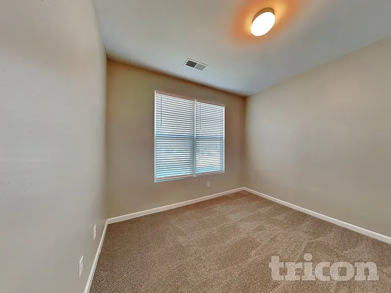 165 Daisy Cir — Photo 11