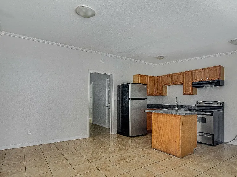304 E Mitchell St — Photo 38