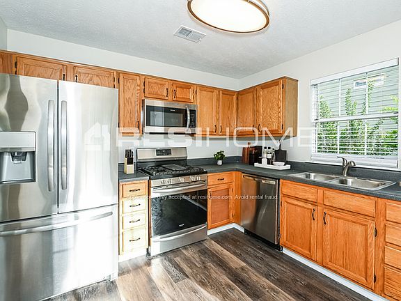 2nd image of 3776 Riverside Pkwy