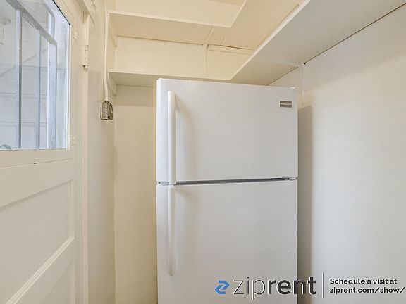 4th image of 1526 Cabrillo St #1528