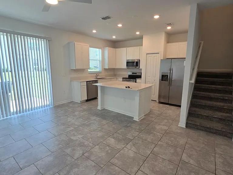 3330 Laurent Loop — Photo 20