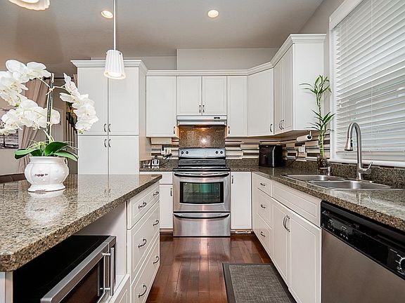 4th image of 6781 193a St