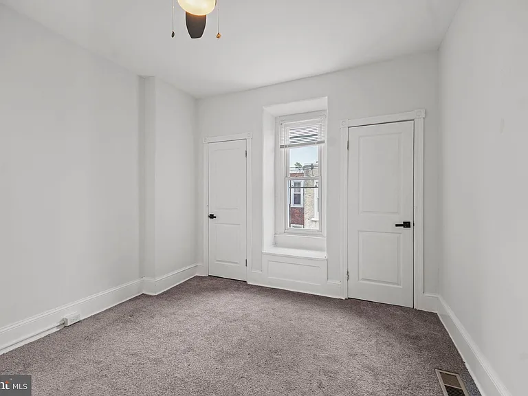 5527 Catharine St — Photo 15