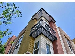 4th image of 736 W 1st St
