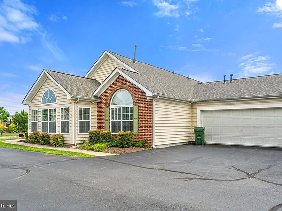 2nd image of 6371 Autumn Leaf Cir