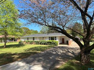 916 Speake Rd NW, Huntsville, AL 35816