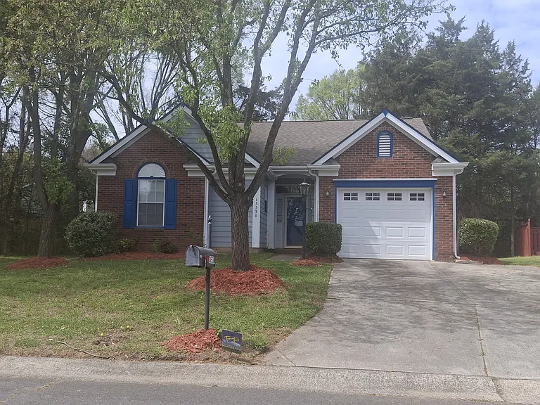 13530 Bolingbrook Ln — Photo 2