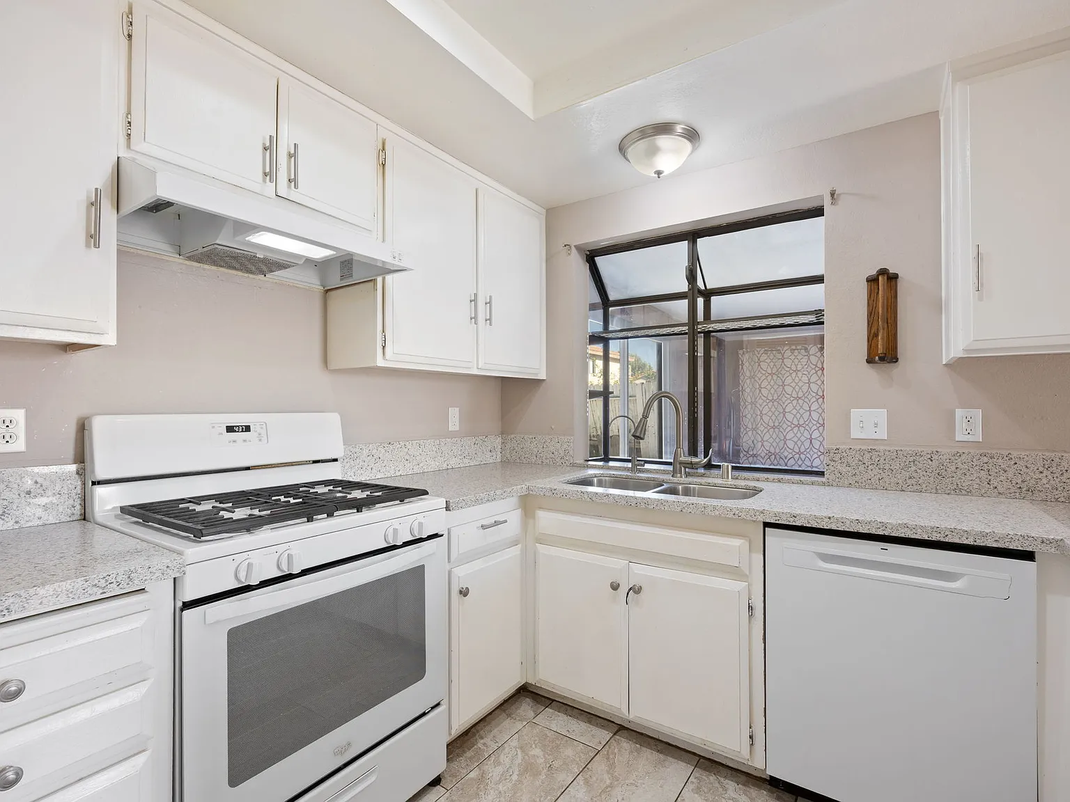 3 bed, 1536 sqft, $2,750 — Photo 4