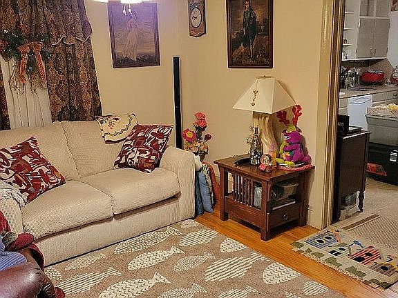 3rd image of 131 Longview Ave