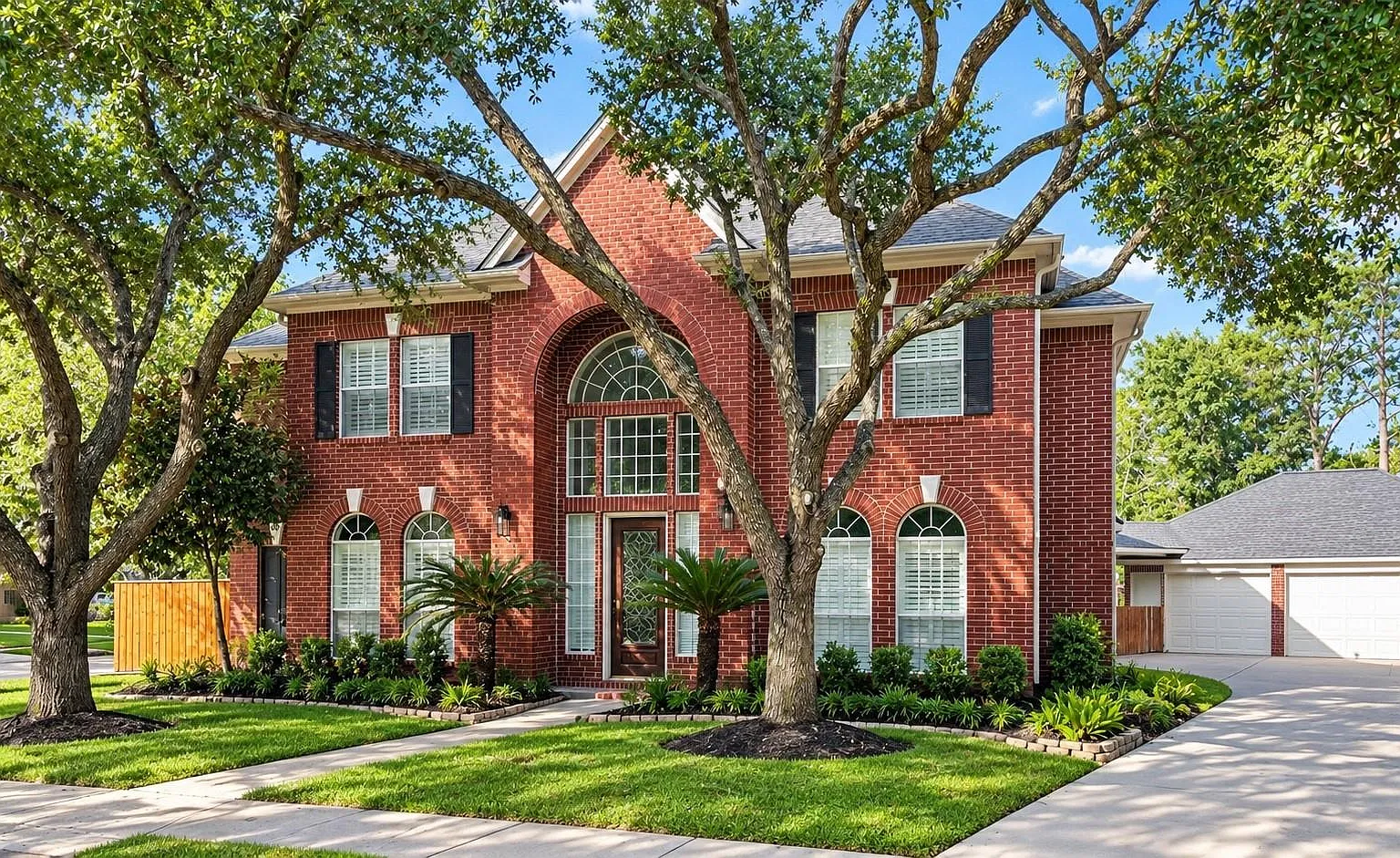 4 bed, 3.5 bath, 3419 sqft, $3,700 — Photo 1