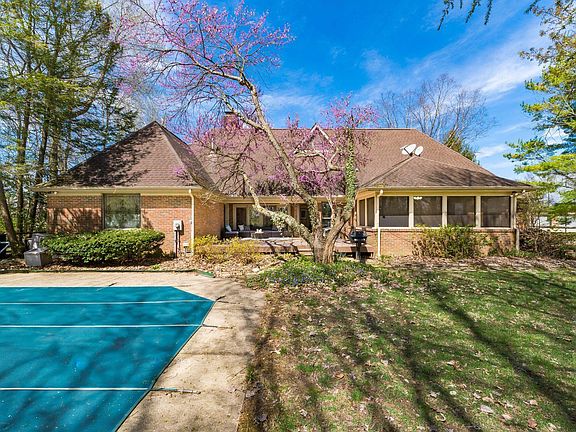 3rd image of 7706 Glenwood Ct NW