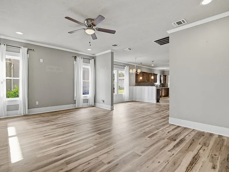 1629 W Woodlawn Ave — Photo 7
