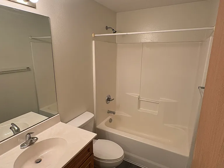 872 Edgewater Dr — Photo 15