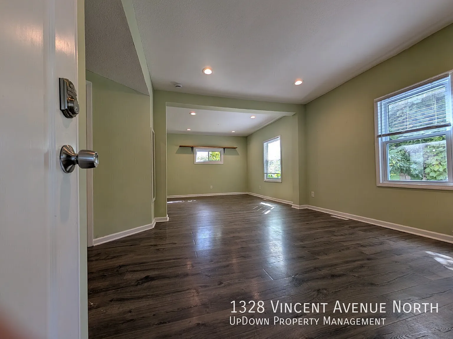 3BR/2BA Home with Detached Garage + Spa-Style Jetted Tub — Photo 3