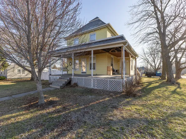 112 S State St, Atkinson, IL 61235