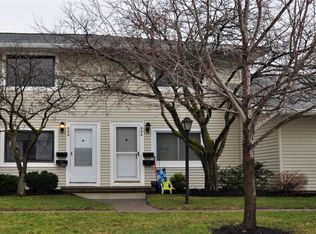 806 Eastbrooke Ln, Rochester, NY 14618