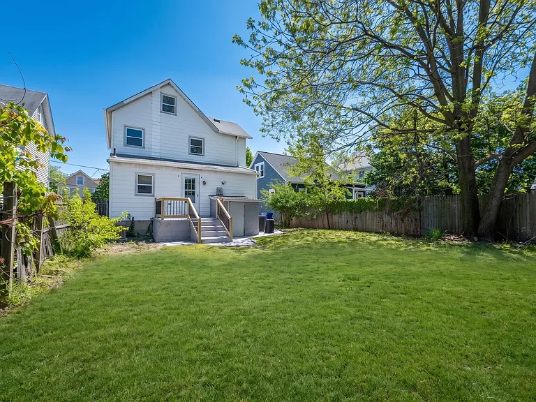 10 Lincoln St — Photo 37