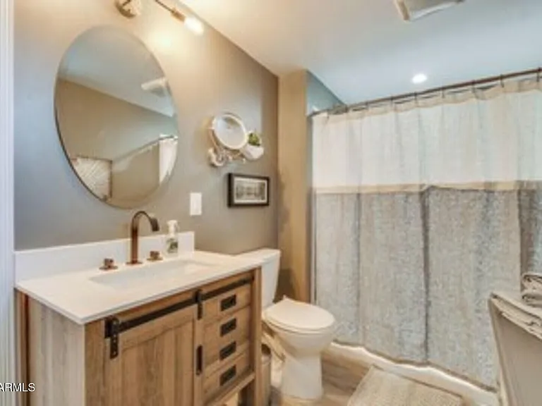 830 E Maryland Ave #2 — Photo 15
