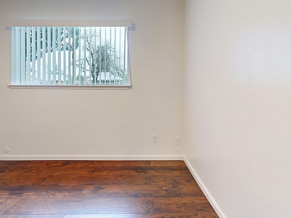 3rd image of 330 Bird St Unit 20