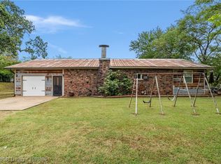 9 Holmes Ln, Van Buren, AR 72956