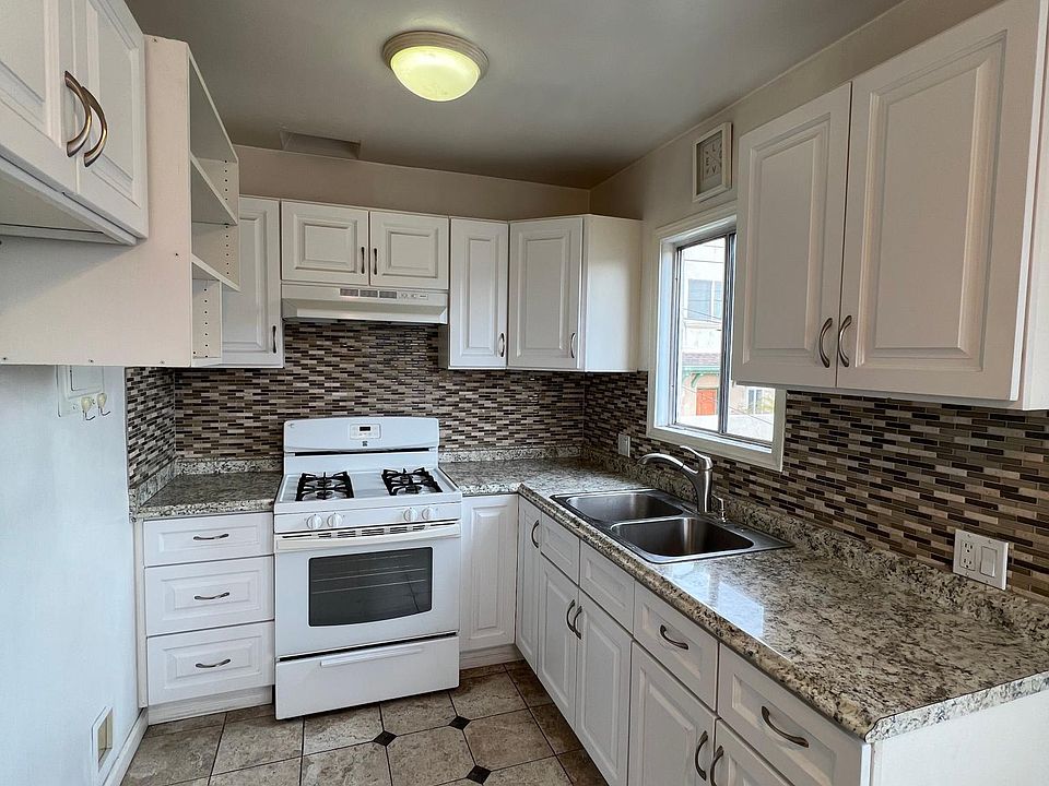 Modern Kitchen.