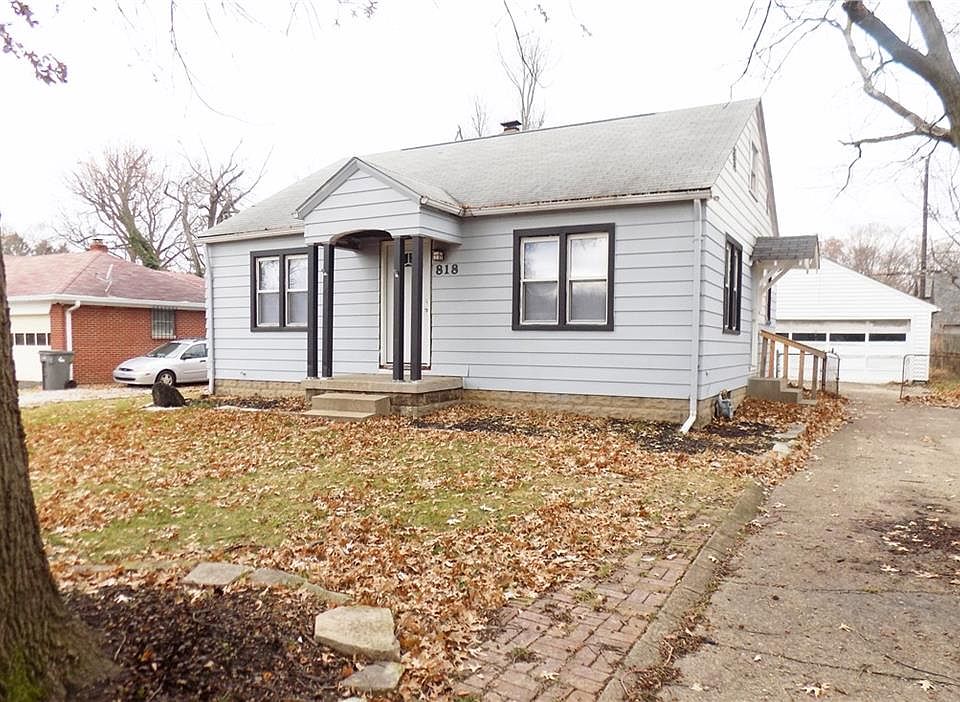 1st image of 818 E Lawrence Ave