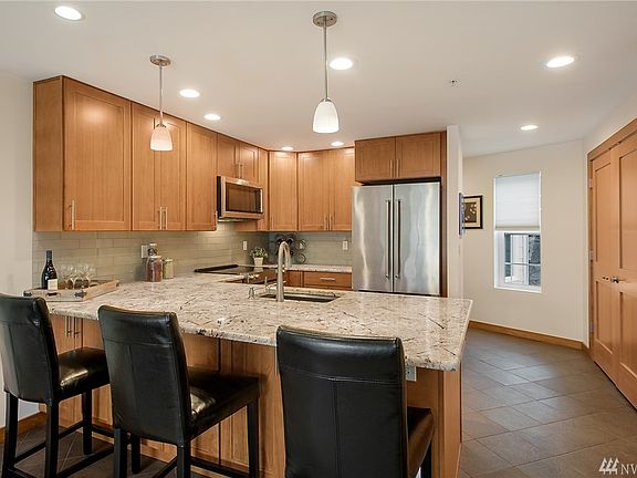 5th image of 2334 Thorndyke Ave W APT 103