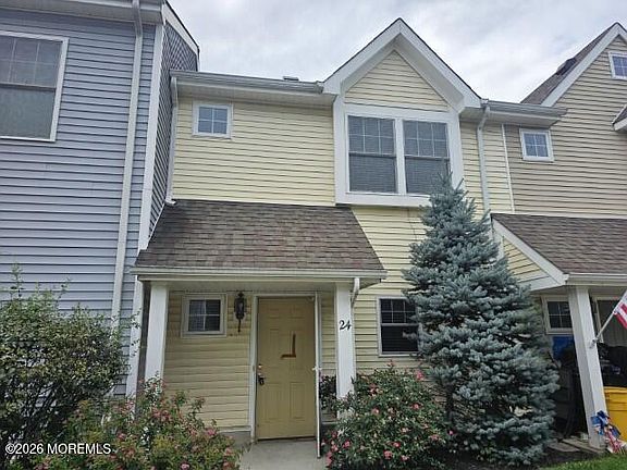 2nd image of 24 Cedar Crossing #16