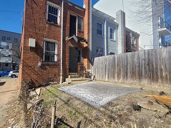 4th image of 811 18th St NE