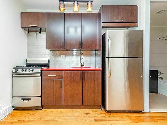 5th image of 461 Park Pl #2NDRIGHT