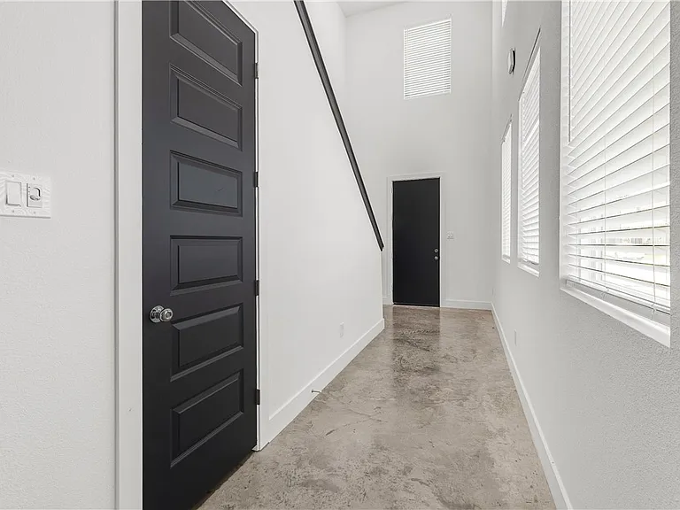 3008 Alpha Wolf Ct — Photo 17