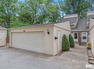23 Country Pl, Springfield, IL 62703