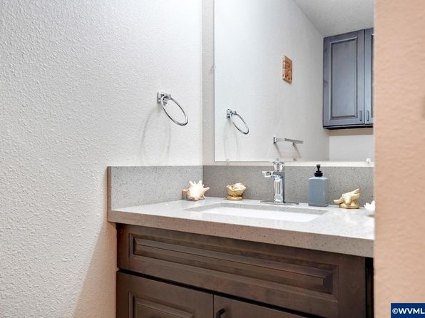 salem-oregon-2052853867 picture