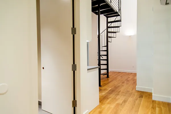 Rented by Nooklyn NYC LLC | media 102