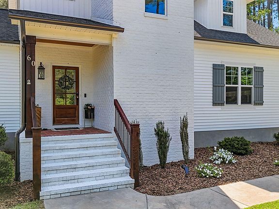 3rd image of 60 Cardinal Drive